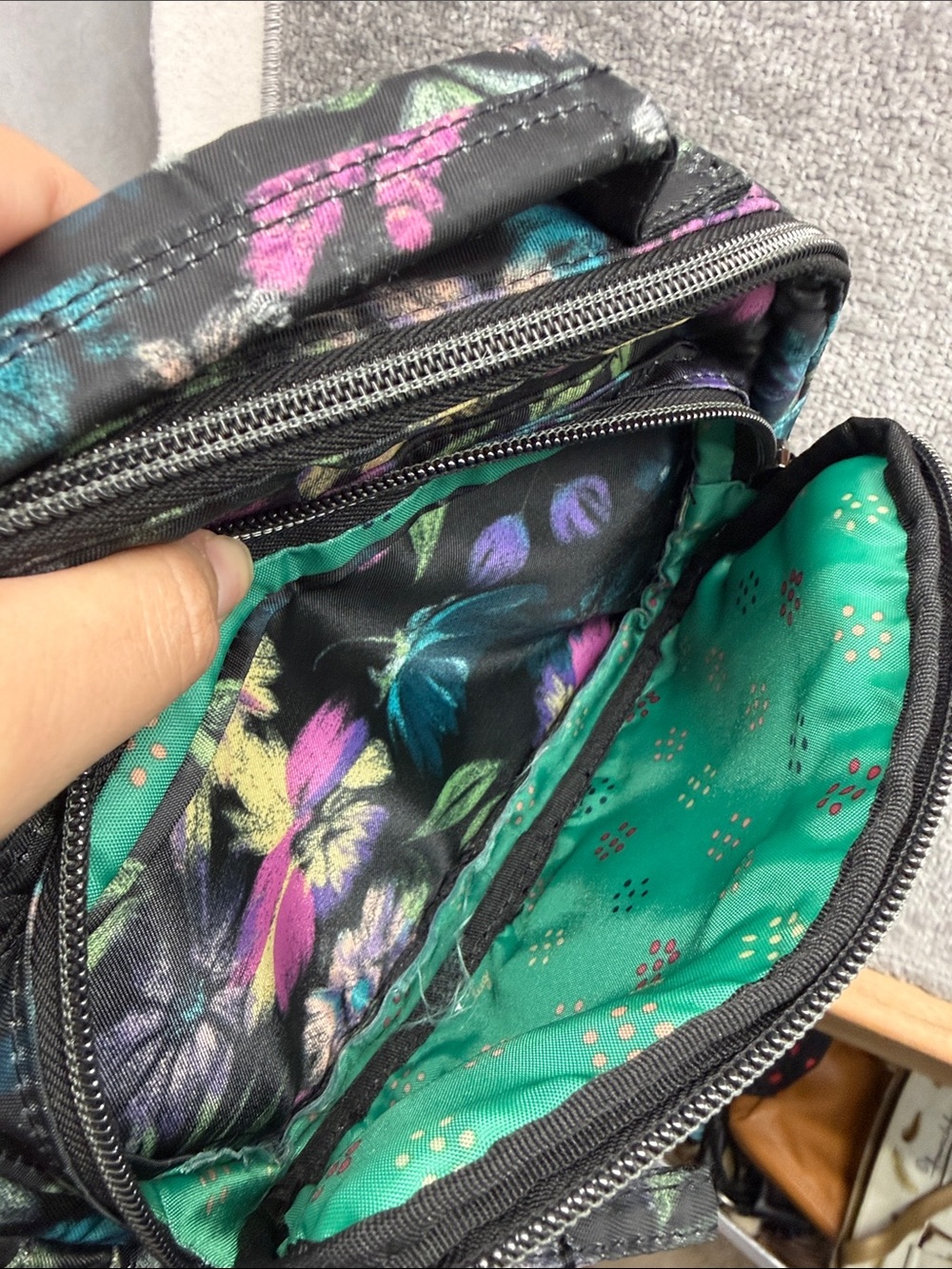 Lug Compass Crossbody Bag Black Multicolor Floral Quilted Travel Organizer Purse - Picture 11 of 14